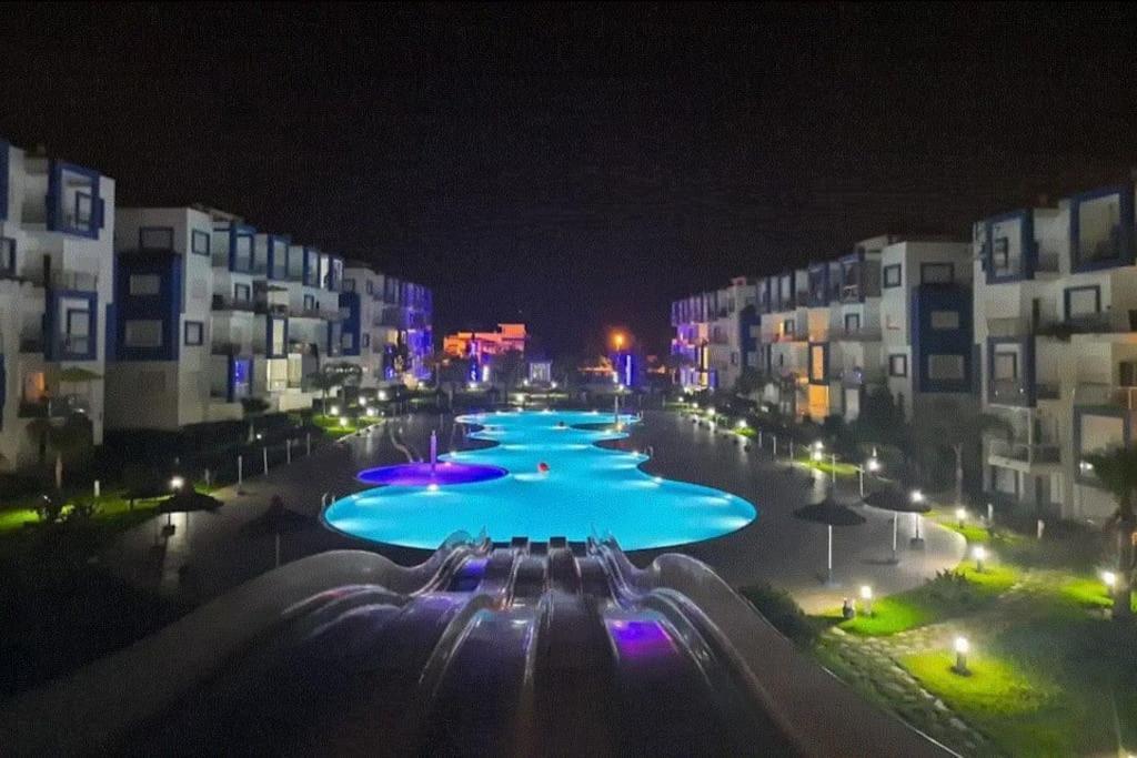 Superbe Au Centre De En Avec Piscines Et Tobogan