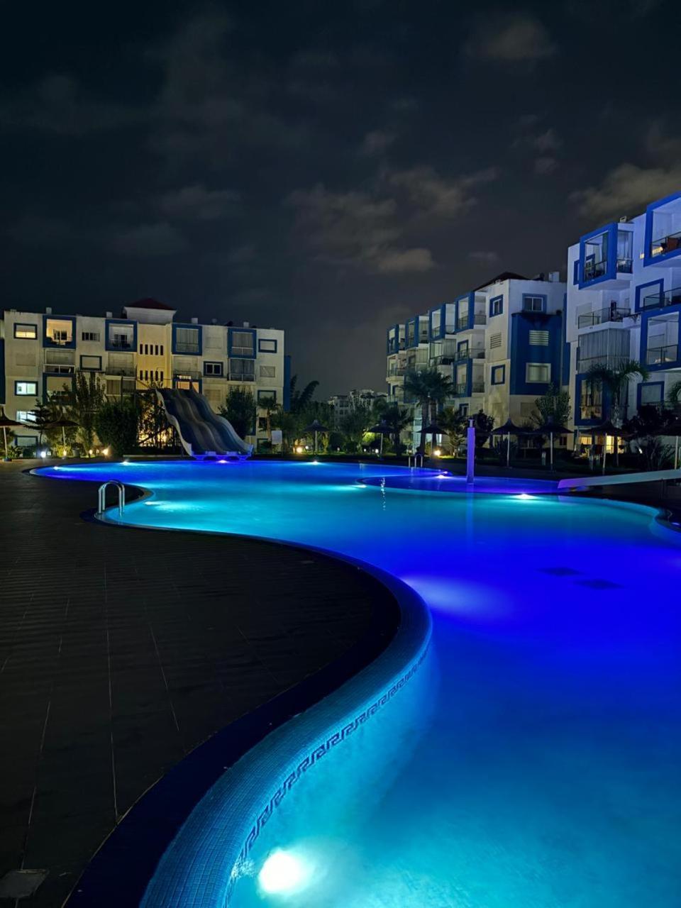 Superbe Au Centre De En Avec Piscines Et Tobogan *